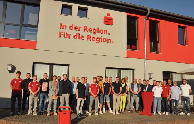 kopie von sponsorentreffen_12_05_2025_gruppenbild_vorn